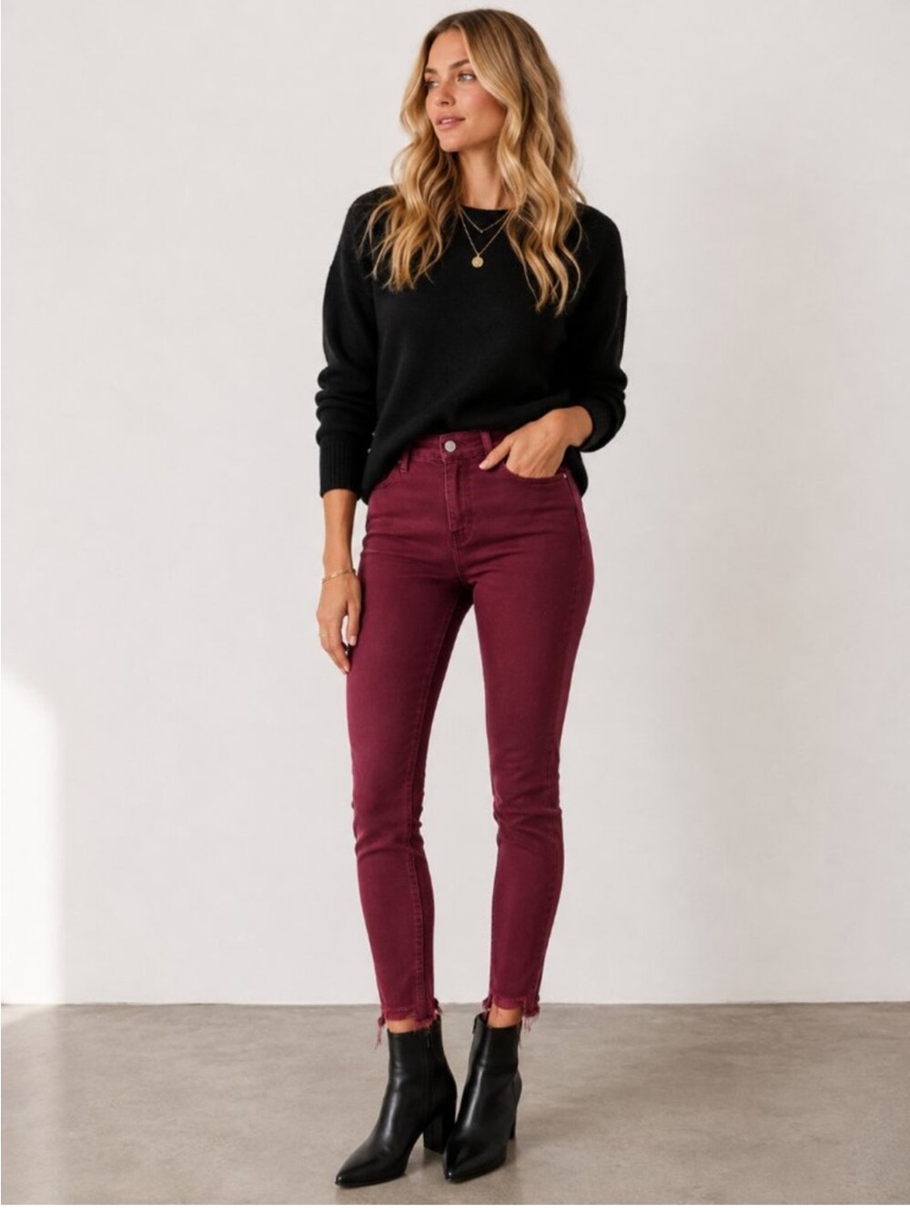 Frame Denim Burgundy Women's Mid-Rise Skinny Jeans with High-Low Raw Hem